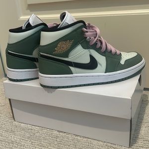 brand new Jordan mid dutch green